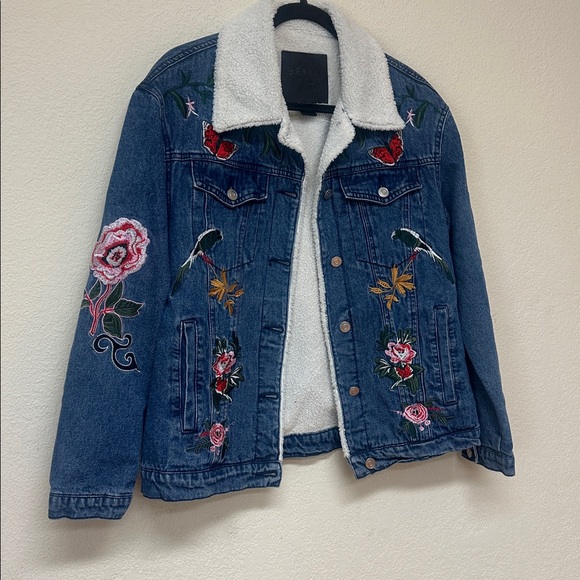 Belle Vere womans boho Embroidered Sherpa Lined denim jacket size S - Picture 2 of 5